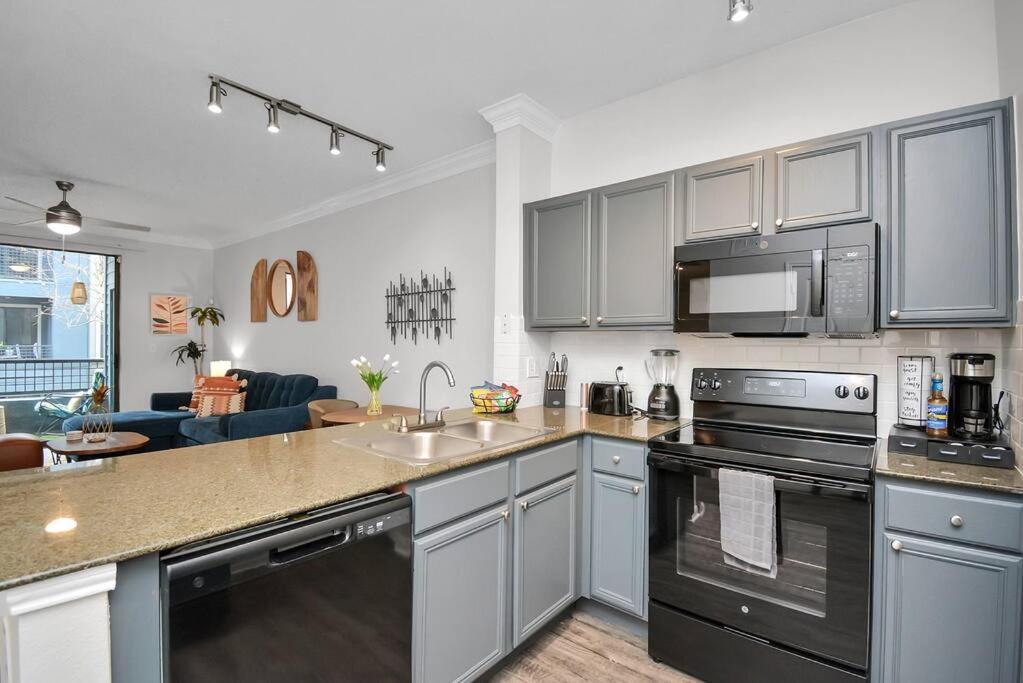 Apartment The Bohemian Escape Near Rice Village In Houston!