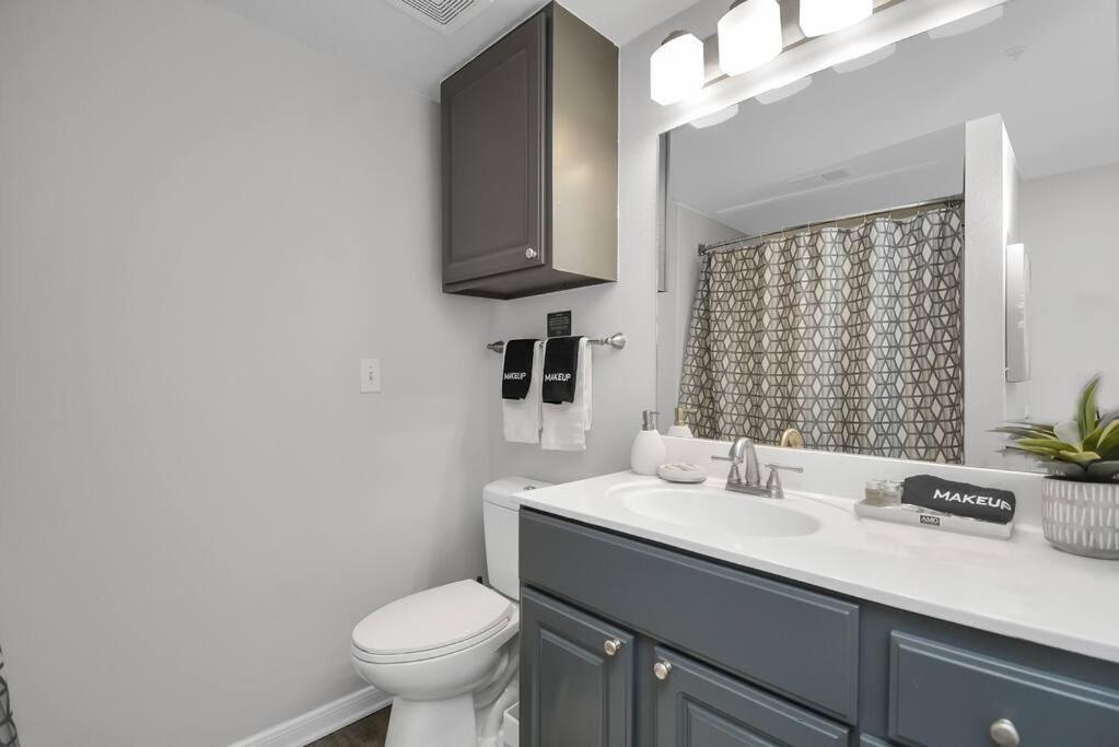 The Bohemian Escape Near Rice Village In Houston! Apartment *